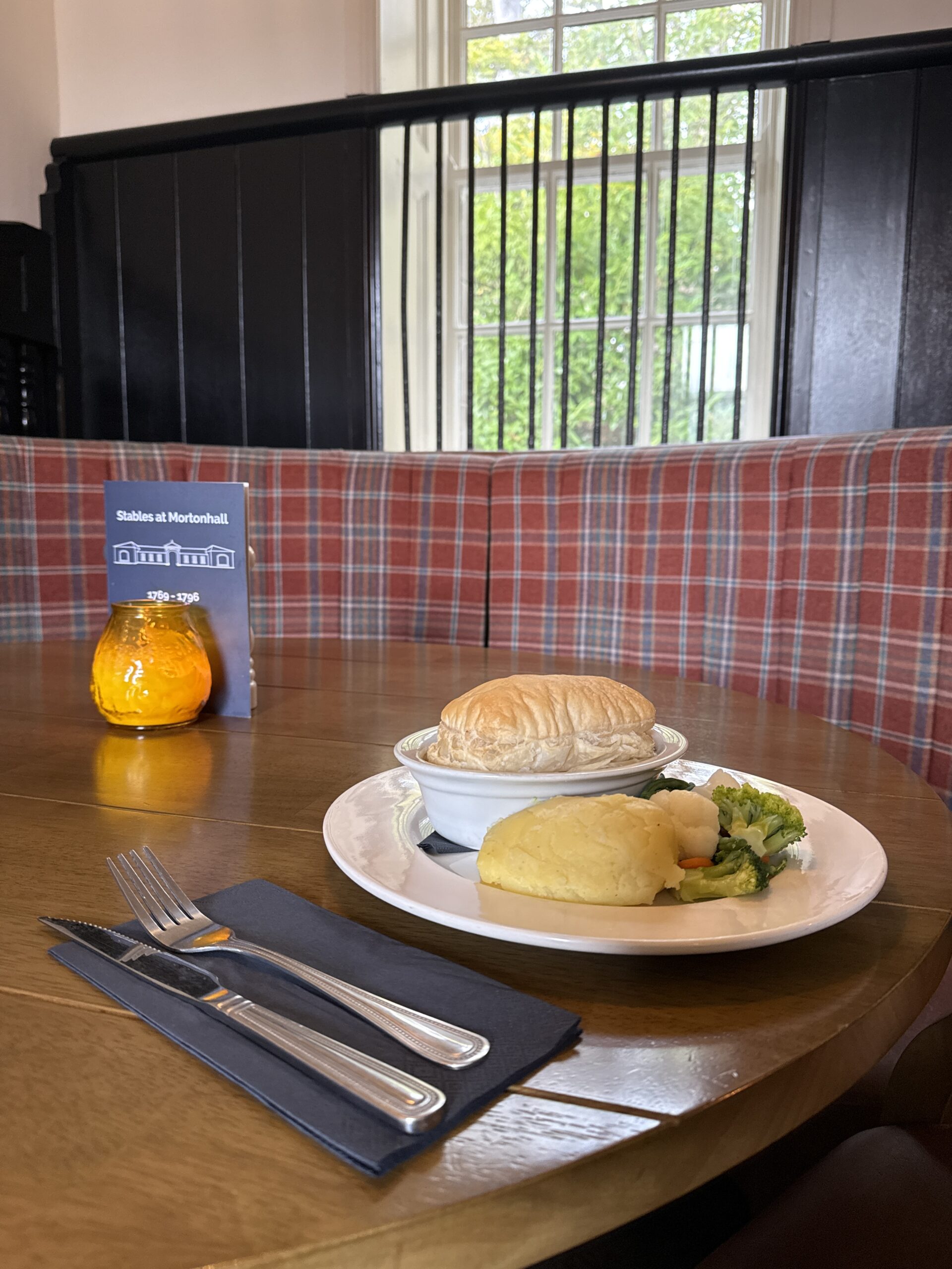 Good Pub Food Stable Bar Family Pub, Bar & Restaurant, Mortonhall, Edinburgh